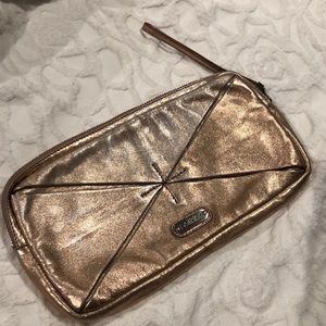 Botkier clutch